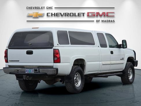 Used 2006 Chevrolet Silverado 2500 LT w/ Heavy-Duty Power Package image 3