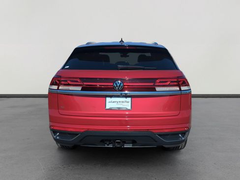 Used 2024 Volkswagen Atlas Cross Sport SE image 4