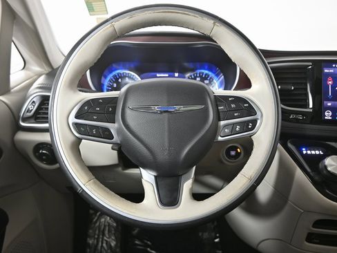 Used 2020 Chrysler Pacifica Limited w/ Advanced Safetytec Group image 37