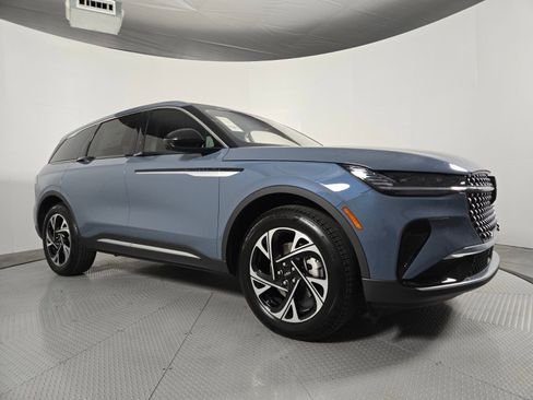 New 2026 Lincoln Nautilus Premier AWD/4WD image 2