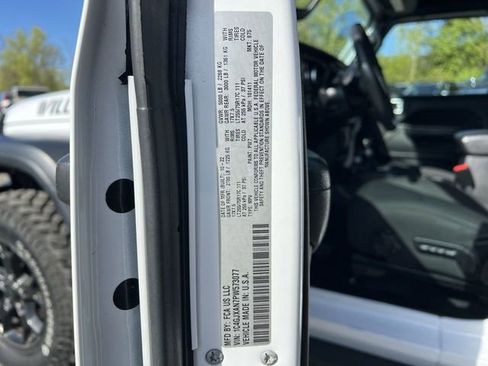 Used 2023 Jeep Wrangler Sport AWD/4WD image 34