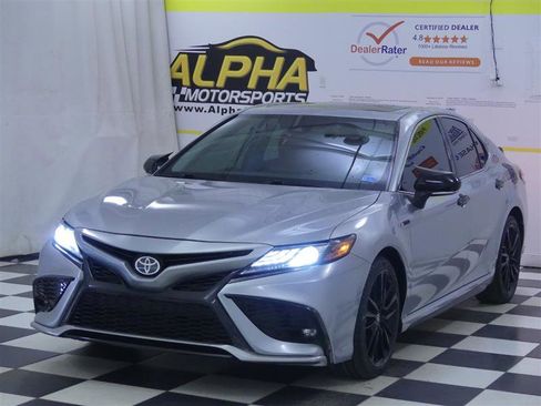 Used 2022 Toyota Camry XSE FWD image 5