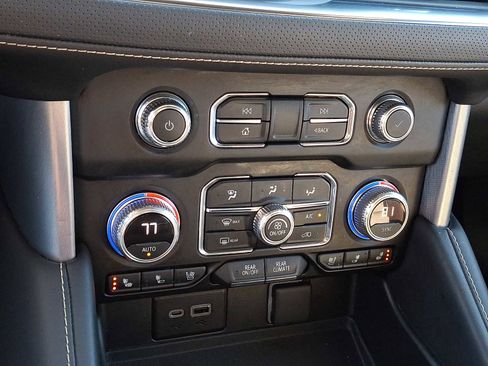 Used 2022 GMC Yukon SLT w/ SLT Luxury Package image 14