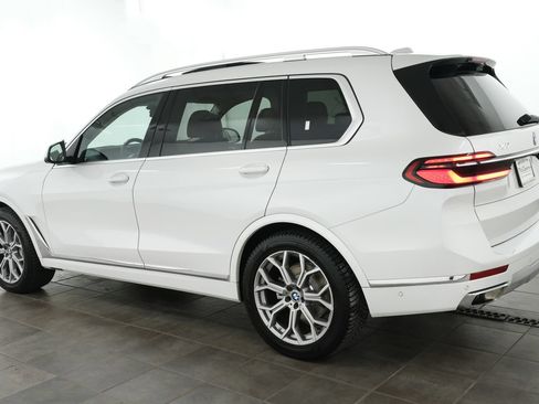 Used 2024 BMW X7 xDrive40i w/ Premium Package AWD/4WD image 3