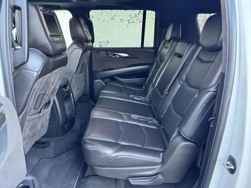 Used 2017 Cadillac Escalade ESV Platinum image 25