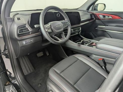 Used 2025 Chevrolet Traverse Z71 image 16