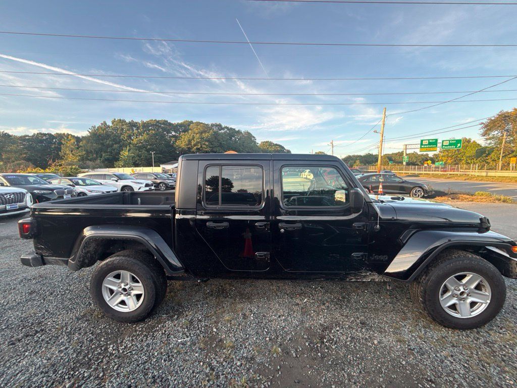 Used 2023 Jeep Gladiator Sport AWD/4WD image 5