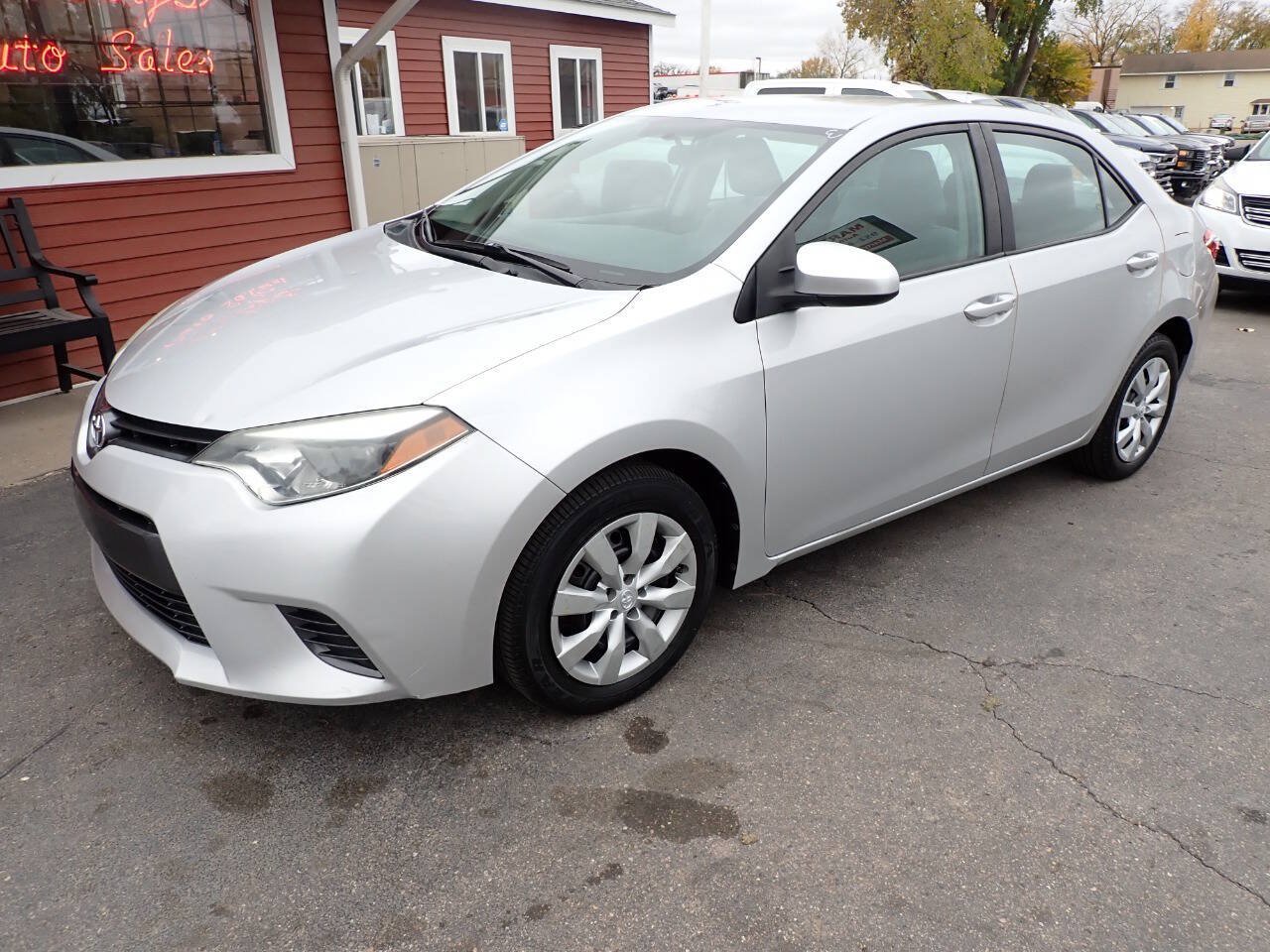 Used 2015 Toyota Corolla LE FWD image 3