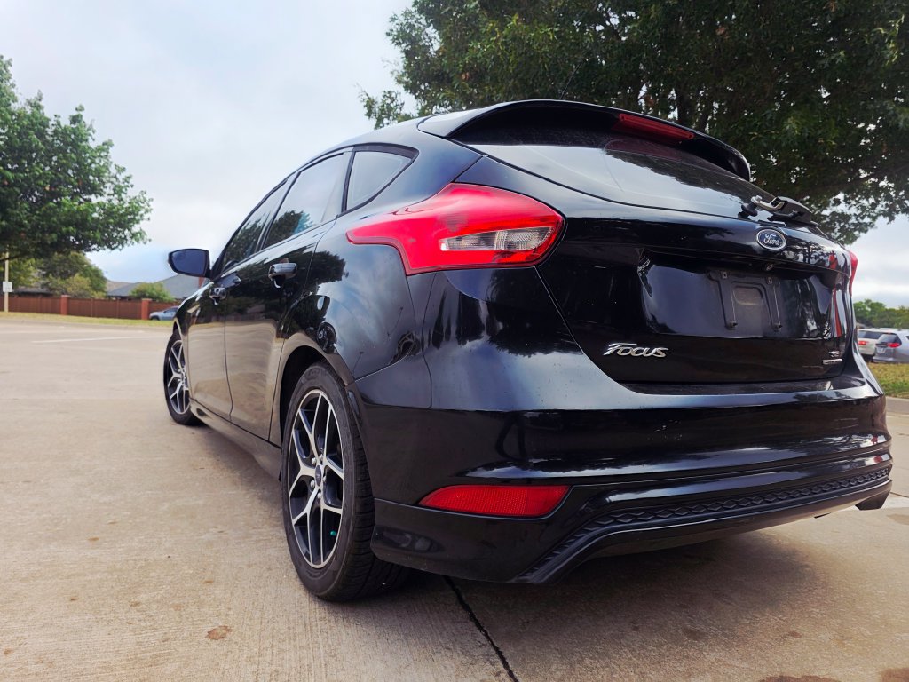 Used 2015 Ford Focus SE w/ SE Sport Package FWD image 12
