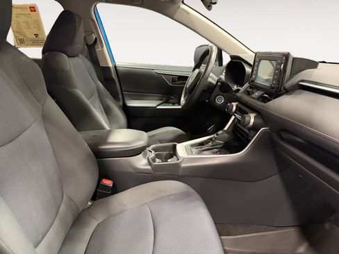 Used 2019 Toyota RAV4 LE w/ Carpet Mat Package FWD image 16