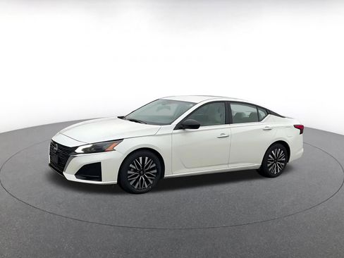 Used 2025 Nissan Altima 2.5 SV image 8