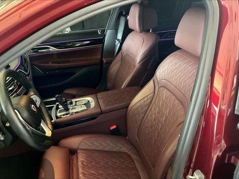 Used 2022 BMW ALPINA B7 xDrive w/ Luxury Rear Seating Package image 7