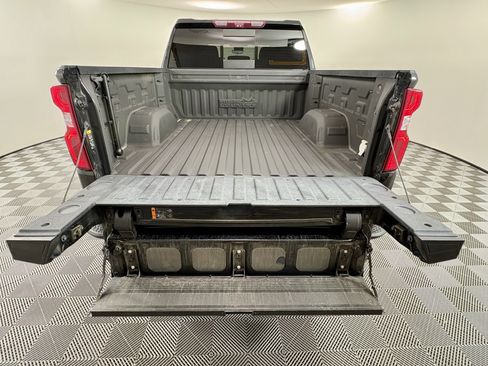 Used 2022 Chevrolet Silverado 1500 High Country w/ Technology Package image 22