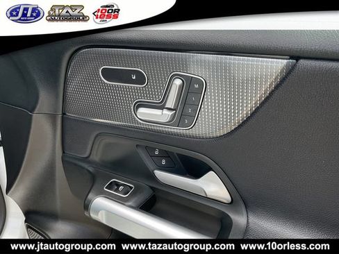 Used 2020 Mercedes-Benz GLB 250 4MATIC w/ Premium Package image 15