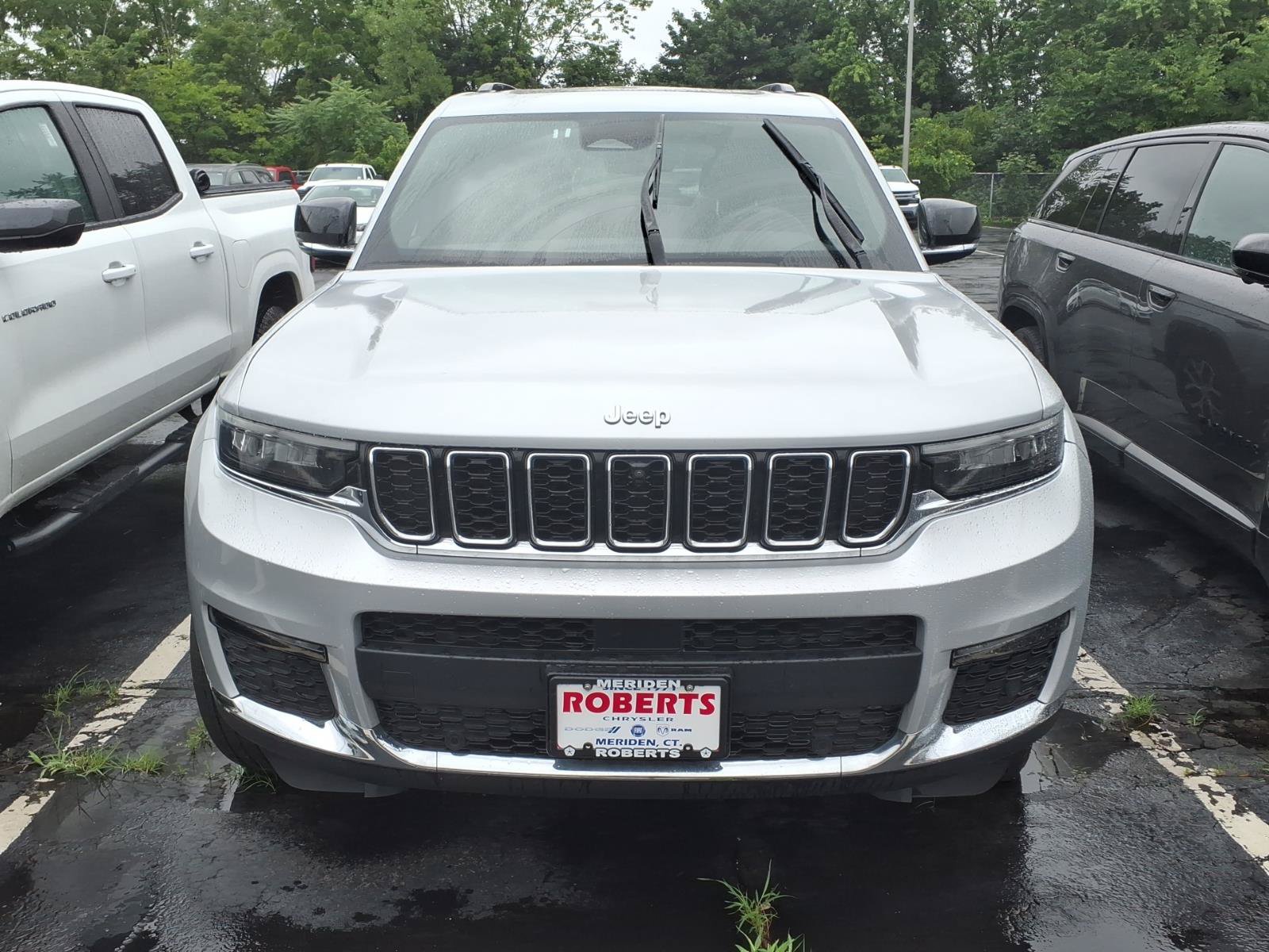 Used 2024 Jeep Grand Cherokee L Limited w/ Luxury Tech Group II AWD/4WD image 3