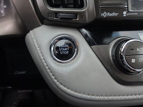 Used 2014 Toyota RAV4 Limited w/ Technology Package FWD image 28