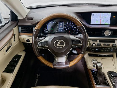 Used 2017 Lexus ES 300h w/ Luxury Package FWD image 18