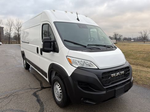 Used 2024 RAM ProMaster 2500 image 2