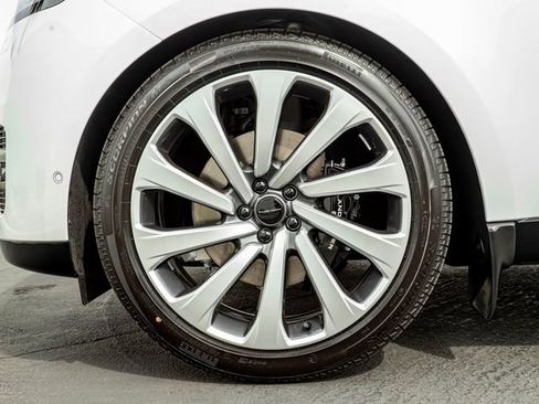 New 2026 Land Rover Range Rover Long Wheelbase SE AWD/4WD image 11