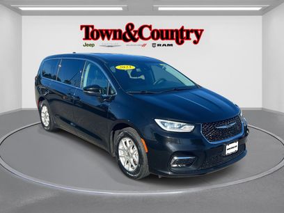 Used 2023 Chrysler Pacifica Touring-L