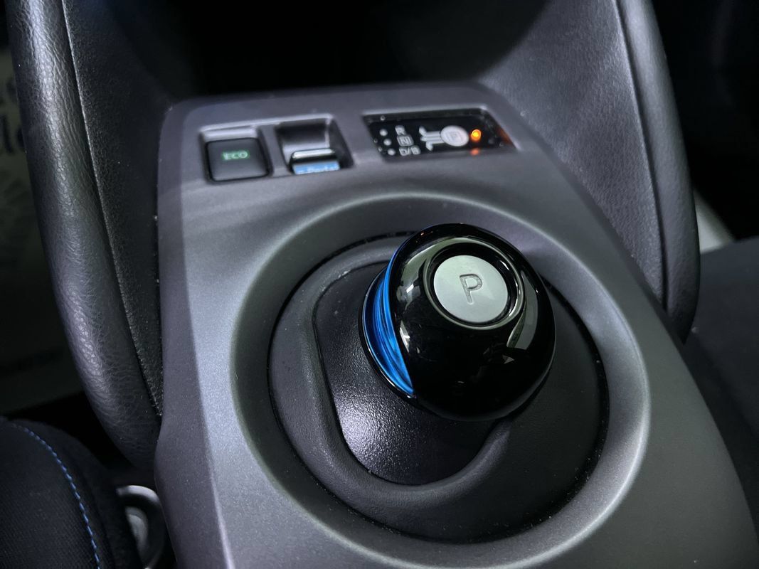 Used 2025 Nissan Leaf S FWD image 23