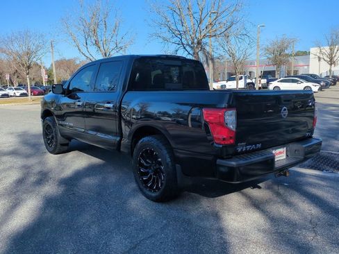 Used 2018 Nissan Titan SV w/ SV Convenience Package image 7