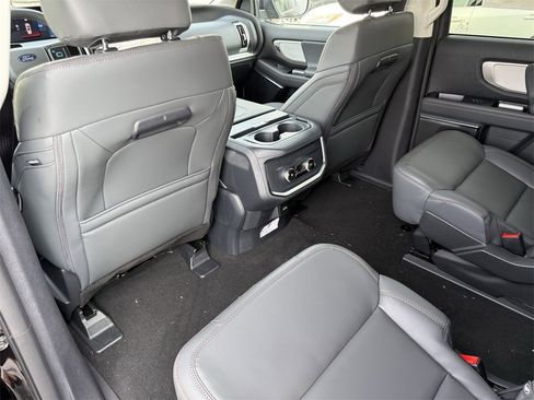 New 2025 Ford Expedition Active image 33