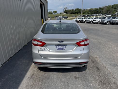 Used 2015 Ford Fusion SE FWD image 4