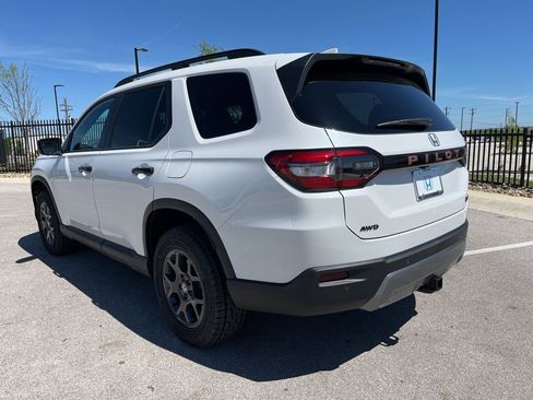 New 2026 Honda Pilot TrailSport image 4