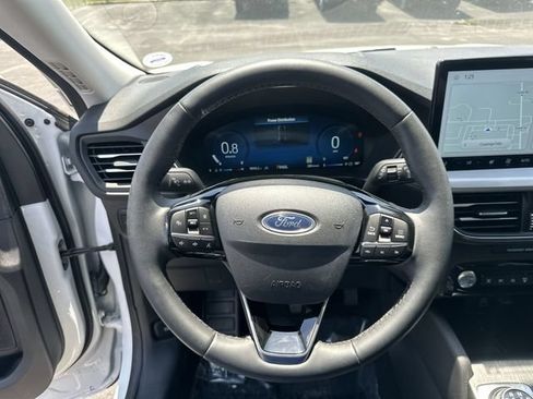 Used 2024 Ford Escape Platinum AWD/4WD image 13