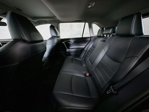 Used 2021 Toyota RAV4 XLE Premium AWD/4WD image 27