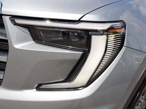 Used 2025 GMC Acadia Elevation image 24