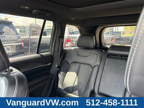 Used 2023 Jeep Grand Cherokee Overland AWD/4WD image 13