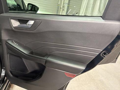 Used 2025 Ford Escape ST-Line FWD image 12