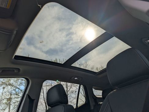 Used 2023 GMC Terrain SLT w/ Elevation Edition image 15