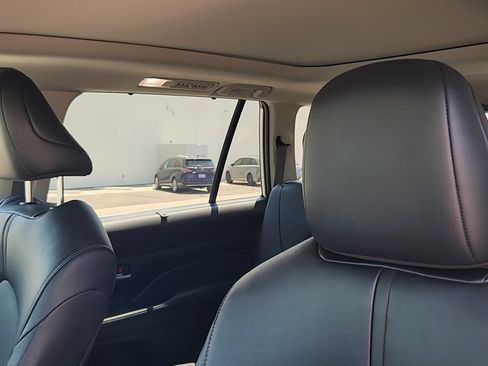 Certified 2025 Toyota Grand Highlander AWD image 9