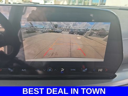 New 2026 Chevrolet Traverse LT w/ Sun and Wheel Package FWD image 25