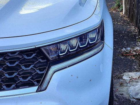 Used 2022 Kia Sorento LX image 11