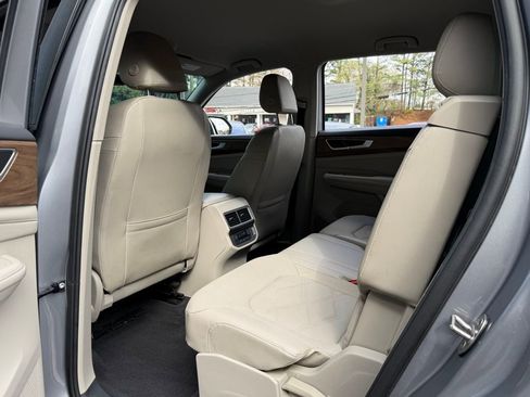 Used 2024 Volkswagen Atlas SE image 31