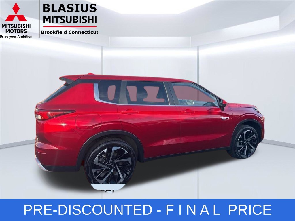 Used 2023 Mitsubishi Outlander 4WD Plug-In Hybrid image 4