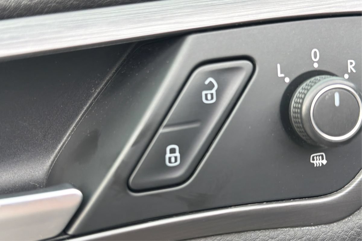 Used 2019 Volkswagen Golf S FWD image 35