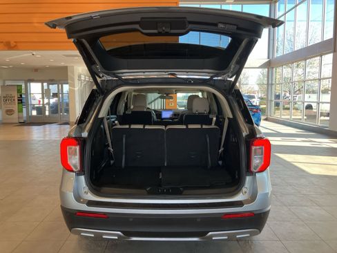 Used 2020 Ford Explorer XLT w/ Equipment Group 202A image 28