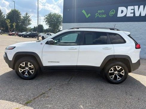 Used 2016 Jeep Cherokee Trailhawk AWD/4WD image 2