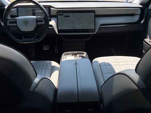 Used 2025 Rivian R1S Premium AWD/4WD image 17