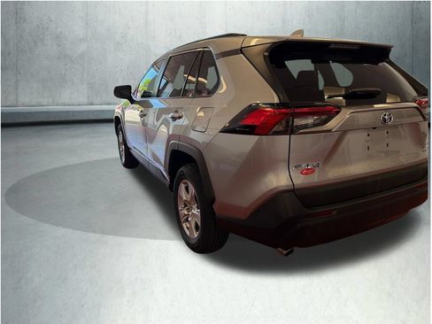 Used 2020 Toyota RAV4 LE AWD/4WD image 6