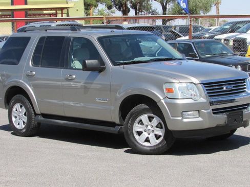 Used 2008 Ford Explorer XLT image 7