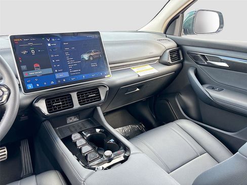 New 2025 VinFast VF 8 Eco AWD/4WD image 22