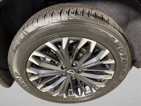 Used 2024 Nissan Rogue Platinum FWD image 19