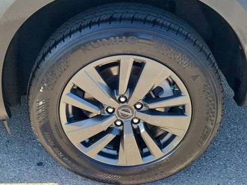 Certified 2025 Nissan Pathfinder SV FWD image 13