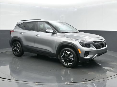 Used 2025 Kia Seltos S image 2